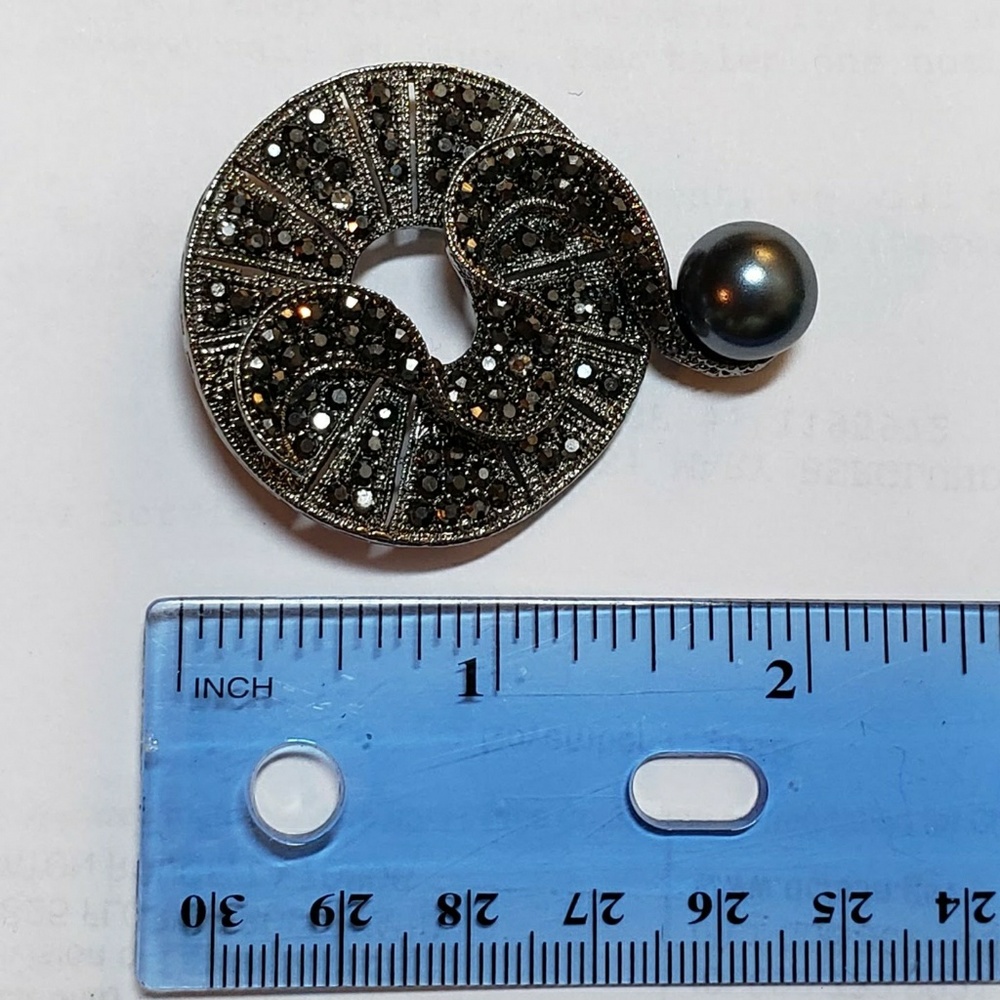 ❤GIFTED❤Marcasite & Faux Black Pearl Floral Brooch - Picture 5 of 6